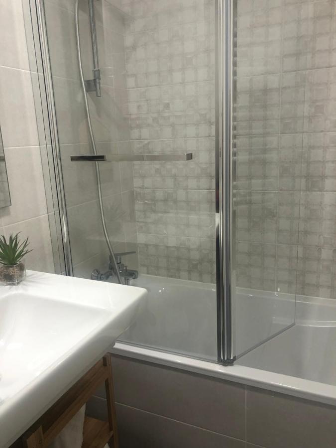Habitacion Con Bano Privado بلباو المظهر الخارجي الصورة
